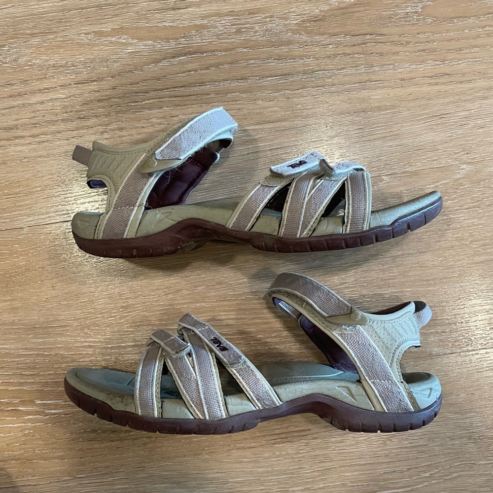 Teva Tirra sandals beige and purple size 9